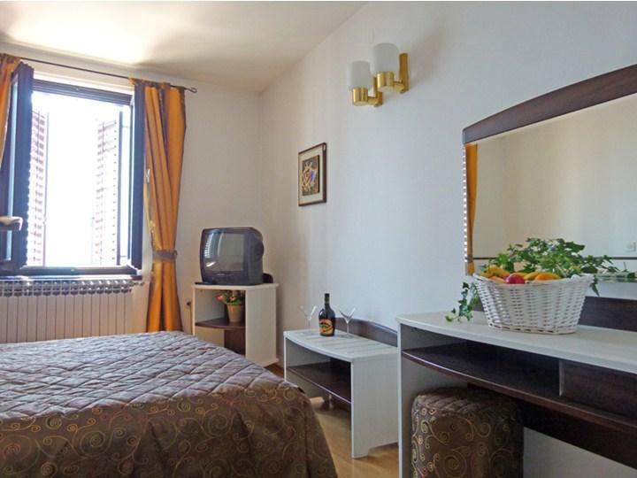 Hotel Kastel Crikvenica Ngoại thất bức ảnh