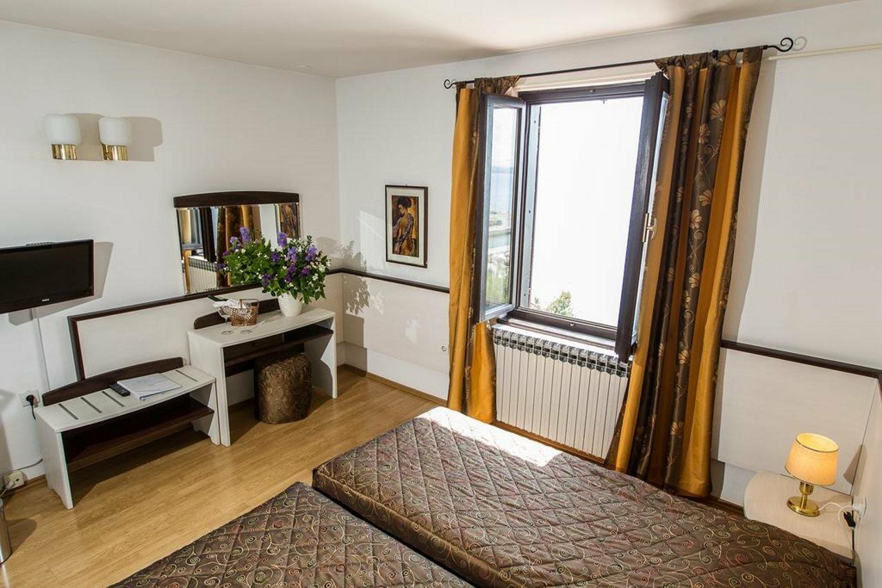 Hotel Kastel Crikvenica Ngoại thất bức ảnh